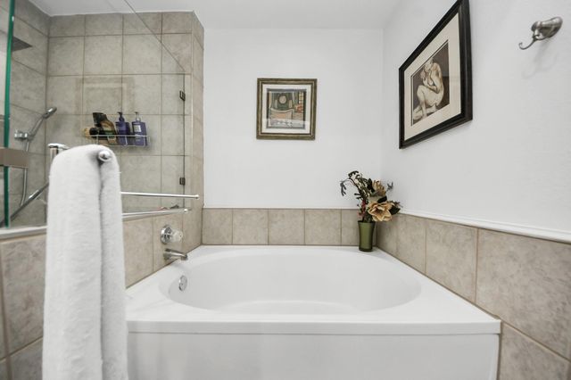 2400 Mccue Road 424, Houston, TX 77056