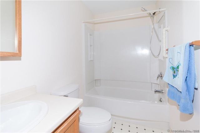 6 Larkspur Lane 6, Glastonbury, CT 06033