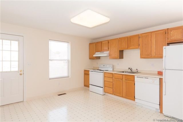 6 Larkspur Lane 6, Glastonbury, CT 06033
