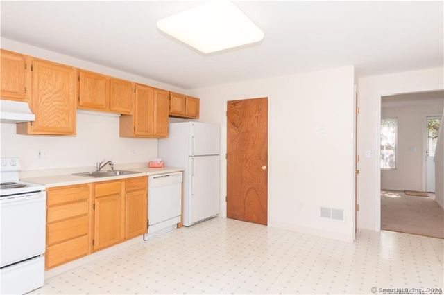 6 Larkspur Lane 6, Glastonbury, CT 06033