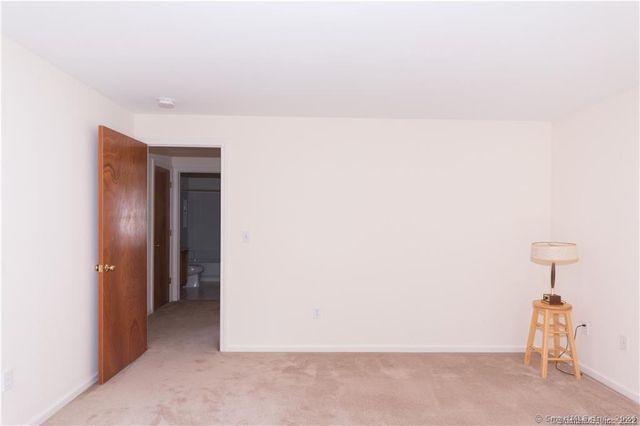 6 Larkspur Lane 6, Glastonbury, CT 06033
