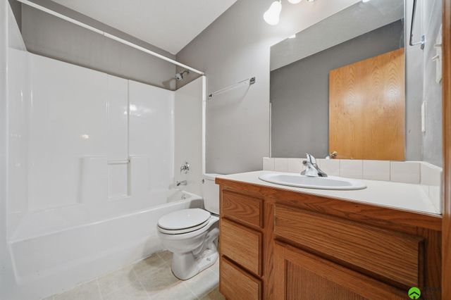 7401 S 28 Street, Lincoln, NE 68516