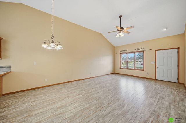 7401 S 28 Street, Lincoln, NE 68516