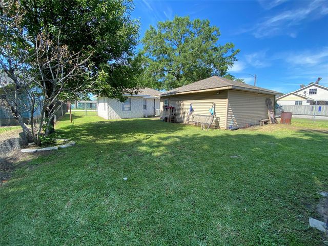 8038 Woodlyn Road, Houston, TX 77028