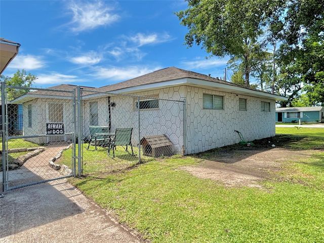 8038 Woodlyn Road, Houston, TX 77028