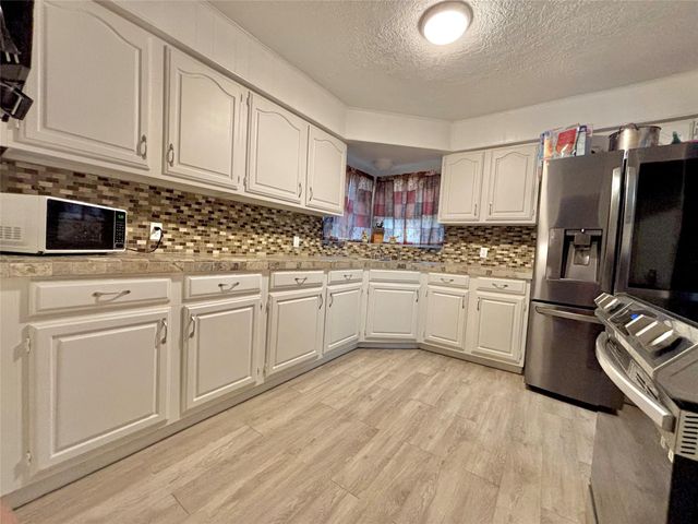 8038 Woodlyn Road, Houston, TX 77028