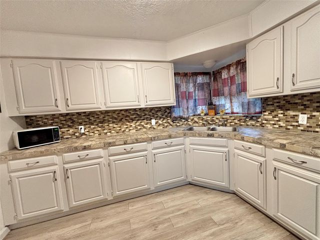 8038 Woodlyn Road, Houston, TX 77028