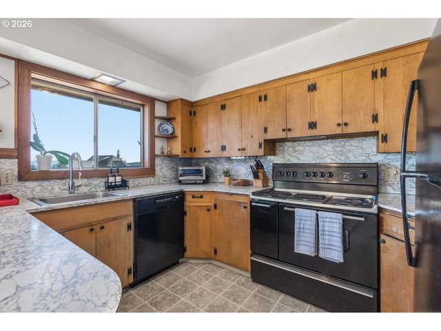 17000 Sw NAFUS Ln, Beaverton, OR 97007
