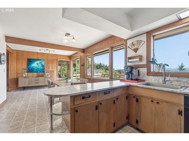 17000 Sw NAFUS Ln, Beaverton, OR 97007