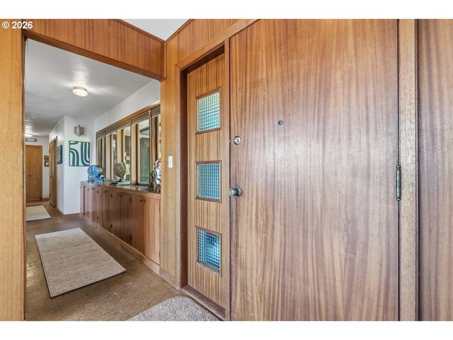 17000 Sw NAFUS Ln, Beaverton, OR 97007