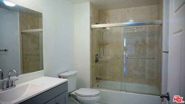 1029 S Hobart Boulevard 202, Los Angeles, CA 90006