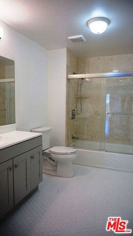 1029 S Hobart Boulevard 202, Los Angeles, CA 90006
