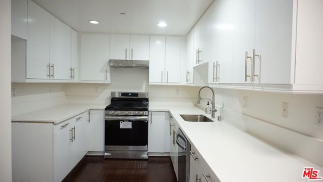 1029 S Hobart Boulevard 202, Los Angeles, CA 90006