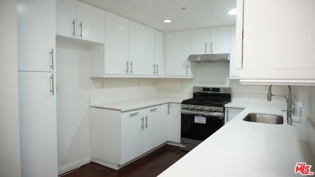 1029 S Hobart Boulevard 202, Los Angeles, CA 90006