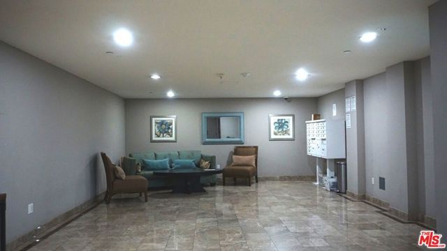 1029 S Hobart Boulevard 202, Los Angeles, CA 90006