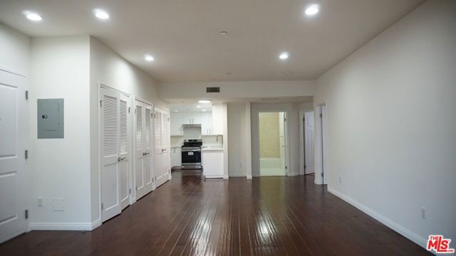 1029 S Hobart Boulevard 202, Los Angeles, CA 90006