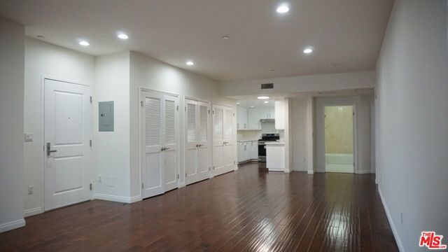 1029 S Hobart Boulevard 202, Los Angeles, CA 90006