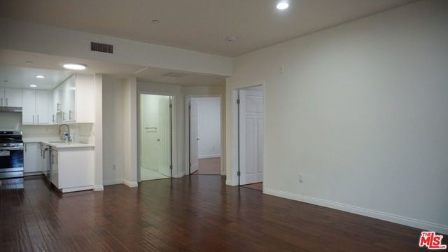1029 S Hobart Boulevard 202, Los Angeles, CA 90006