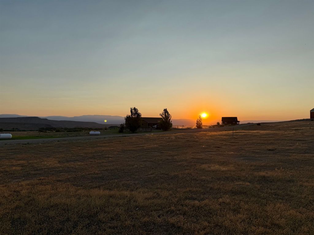 202 Coyote Dr, Greybull, WY 82426 photo 2