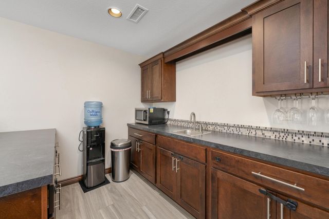 1513 N Shadow Rock Dr, Andover, KS 67002