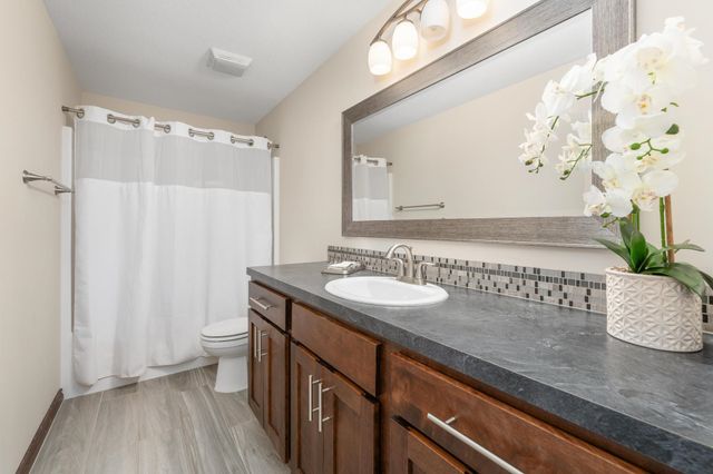 1513 N Shadow Rock Dr, Andover, KS 67002