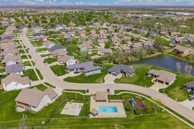 1513 N Shadow Rock Dr, Andover, KS 67002