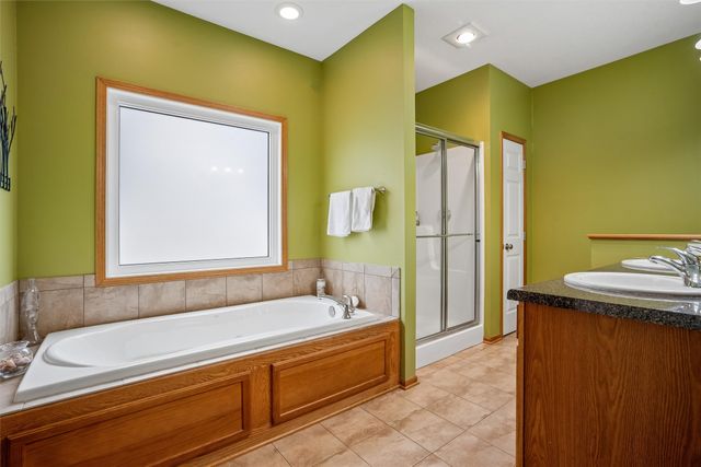 12912 Hammontree Drive, Urbandale, IA 50323