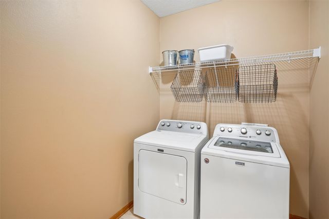 12912 Hammontree Drive, Urbandale, IA 50323