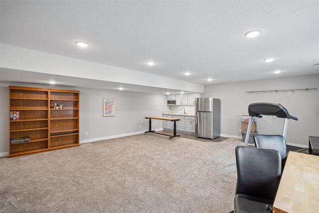 12912 Hammontree Drive, Urbandale, IA 50323