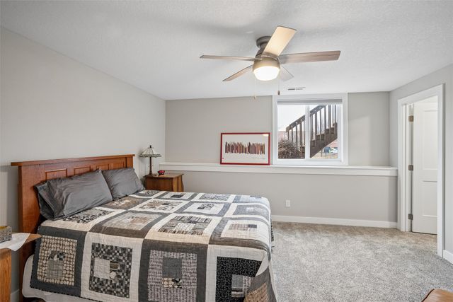 12912 Hammontree Drive, Urbandale, IA 50323