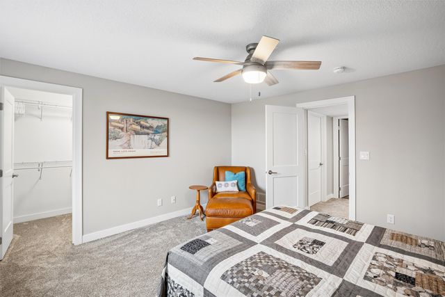 12912 Hammontree Drive, Urbandale, IA 50323