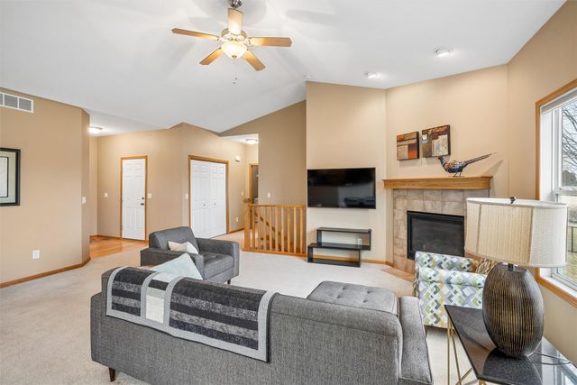 12912 Hammontree Drive, Urbandale, IA 50323