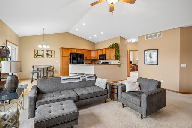 12912 Hammontree Drive, Urbandale, IA 50323