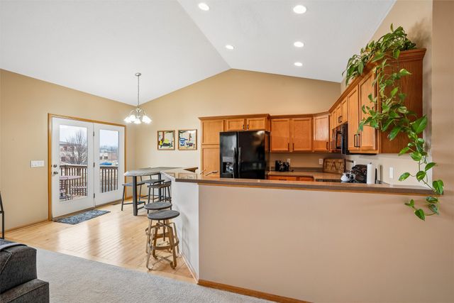 12912 Hammontree Drive, Urbandale, IA 50323