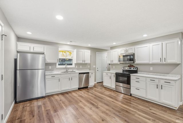 1356 Melbourne Drive, New Haven, IN 46774