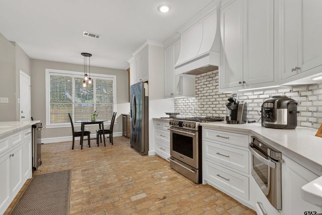 826 Carriage Drive, Tyler, TX 75703
