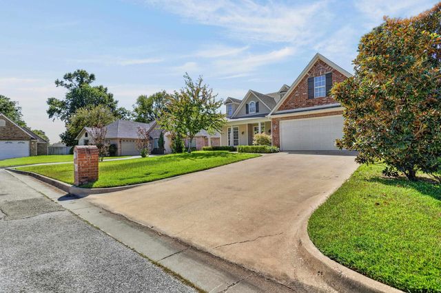 826 Carriage Drive, Tyler, TX 75703