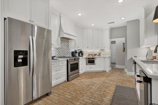 826 Carriage Drive, Tyler, TX 75703