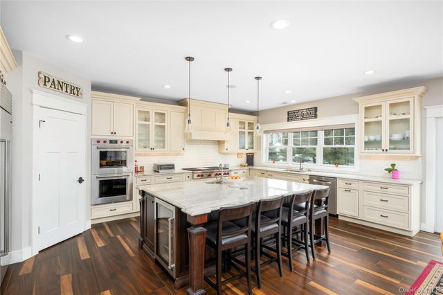 1016 Forest Glen, New Windsor, NY 12553