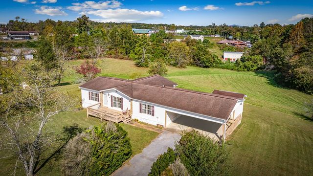 121,165 Orchard Boulevard, Blue Ridge, GA 30513