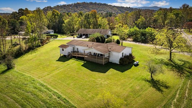 121,165 Orchard Boulevard, Blue Ridge, GA 30513