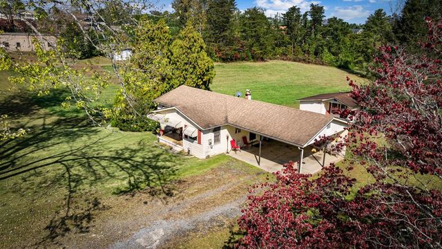 121,165 Orchard Boulevard, Blue Ridge, GA 30513