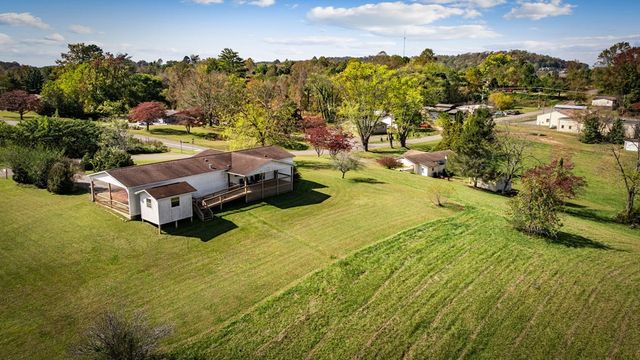 121,165 Orchard Boulevard, Blue Ridge, GA 30513