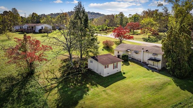 121,165 Orchard Boulevard, Blue Ridge, GA 30513