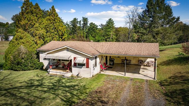 121,165 Orchard Boulevard, Blue Ridge, GA 30513