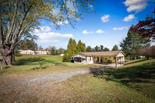 121,165 Orchard Boulevard, Blue Ridge, GA 30513