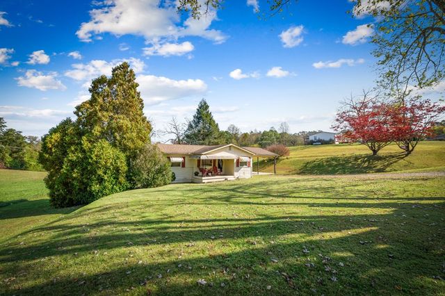 121,165 Orchard Boulevard, Blue Ridge, GA 30513