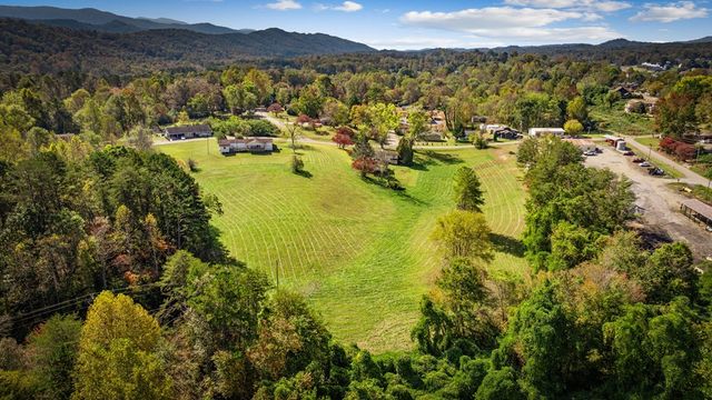 121,165 Orchard Boulevard, Blue Ridge, GA 30513