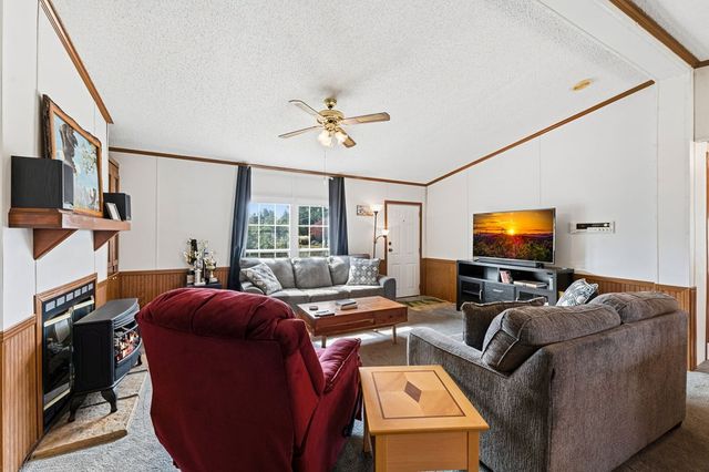 121,165 Orchard Boulevard, Blue Ridge, GA 30513