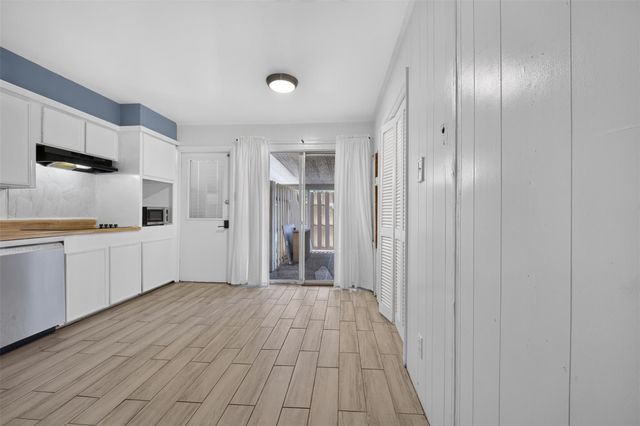 7205 Beechnut Street D, Houston, TX 77074